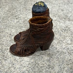 Freebird by Steven Bella boots / booties size 9